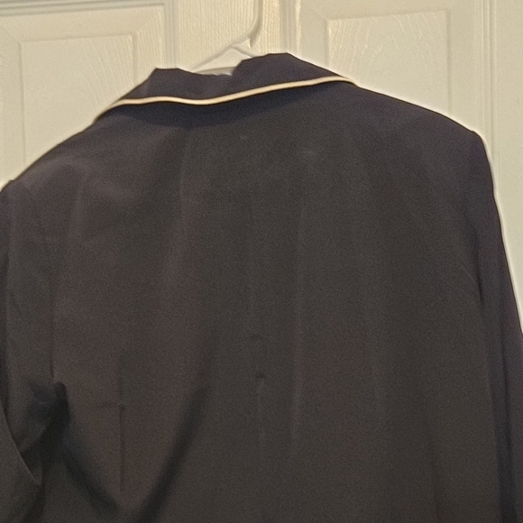 Black and Gold Blazer with Tailored Silhouette - Picture 7 of 8